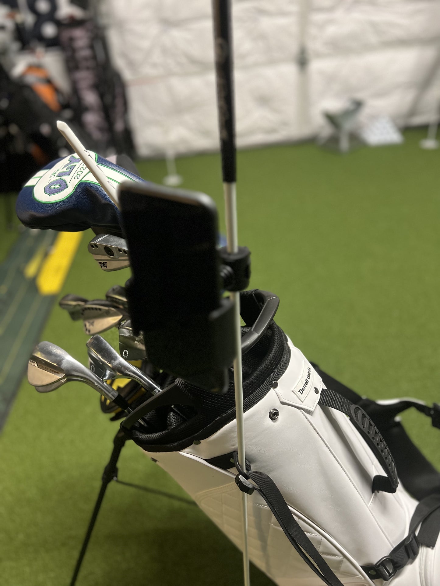 SnapStick - Mobile Phone Holder for Recording Golf Swing - Lightweight & Portable - Instant Feedback - Fits Phones up to 5.7" wide